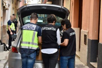 La Ertzaintza y la Policía Nacional colaboran para la resolución de un caso.