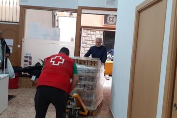 Cruz Roja reparte en Xàtiva más de 17 toneladas de alimentos del programa FEAD