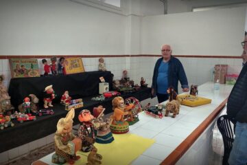 El Mercado Municipal de l’Alcúdia de Crespins acoge una muestra de juguetes y mecanos antiguos