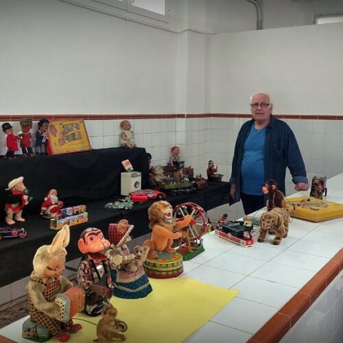 El Mercado Municipal de l’Alcúdia de Crespins acoge una muestra de juguetes y mecanos antiguos