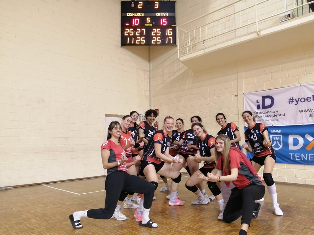 Familycash Xàtiva voleibol femenino consigue una victoria en Tenerife por 2-3, mientras que el conjunto masculino cede por 1-3 contra el líder Illa Grau.