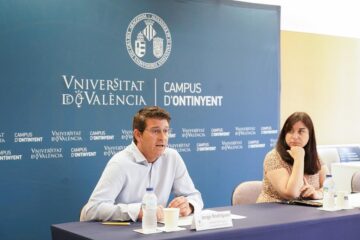 La Universitat de València implantará “La Nau Gran” en Ontinyent para consolidar la formación para personas mayores