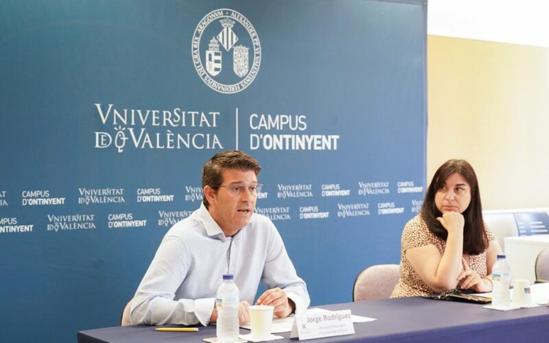La Universitat de València implantará “La Nau Gran” en Ontinyent para consolidar la formación para personas mayores