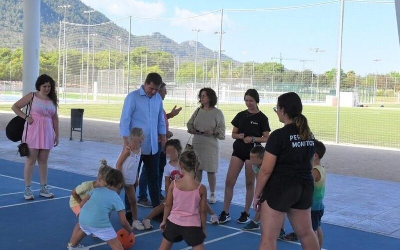 Una media de 310 niñas y niños participan en la escuela de verano de Xàtiva