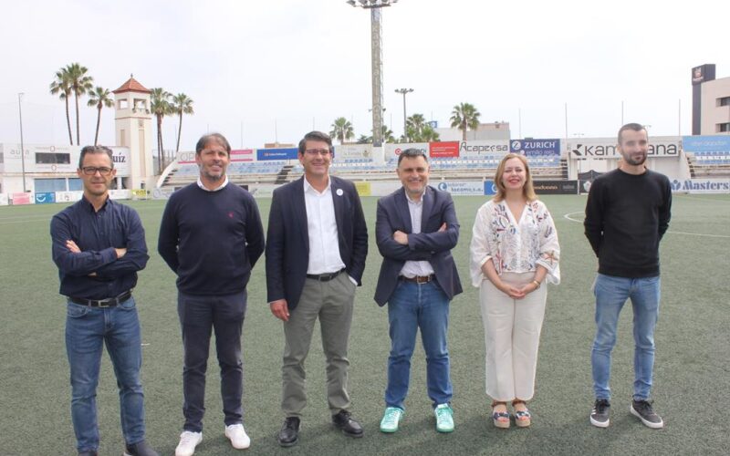 Ontinyent equipa el campo del Clariano con iluminación válida para jugar partidos internacionales