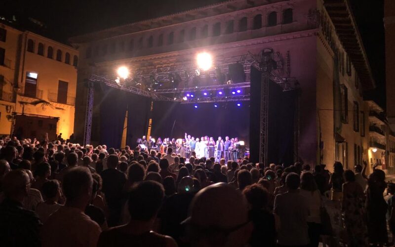 El teatro y el ‘Festival de la Cançó’ serán protagonistas en el espacio escénico de la plaça de la Seu