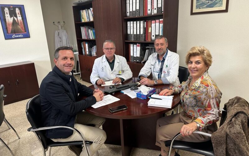 El alcalde de Canals, Nacho Mira, y la regidora de Salud y Sanidad, Pepa Juan, se reúnen con el equipo directivo del departamento de salud Xàtiva-Ontinyent