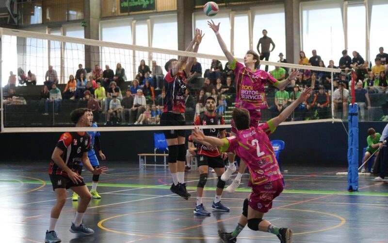 El Familycash Xàtiva voleibol masculino gana en la cancha del Rodi Balafia de Lleida por 2-3.