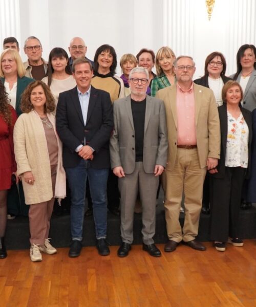 Xàtiva homenajea al personal docente jubilado durante el curso 2022/2023